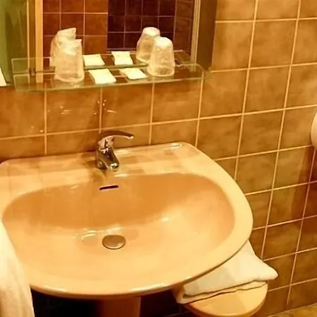 Szálloda Restaurant Les Arcades Limoux