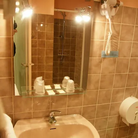 Szálloda Restaurant Les Arcades Limoux