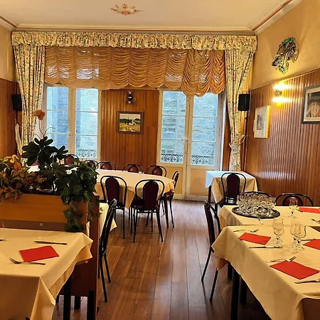Restaurant Les Arcades ホテル リムー