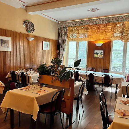 Restaurant Les Arcades 2* リムー