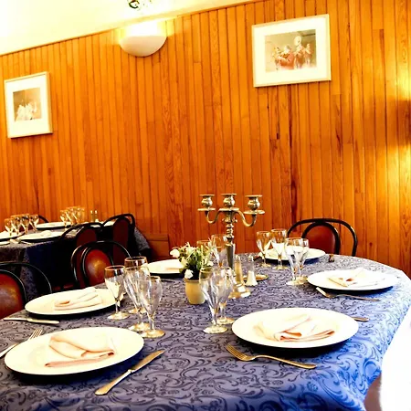 ホテル Restaurant Les Arcades 2*
