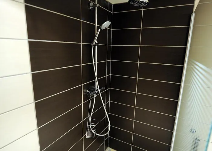 Hotel Les Arcades 2*