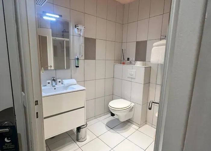 Hotel Les Arcades 2*