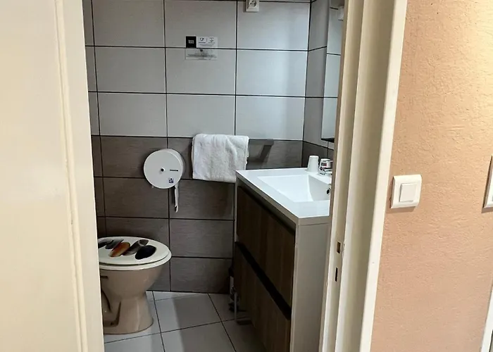 Hotel Les Arcades 2*