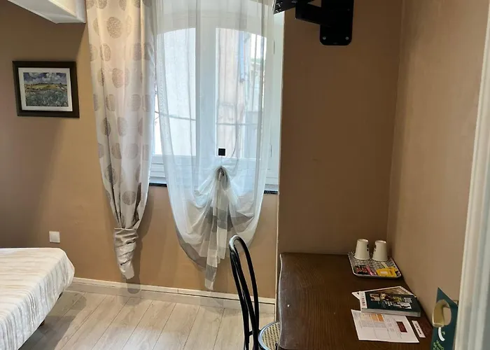 Hotel Restaurant Les Arcades 2*