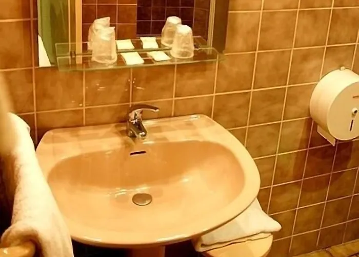 Hotel Les Arcades Limoux