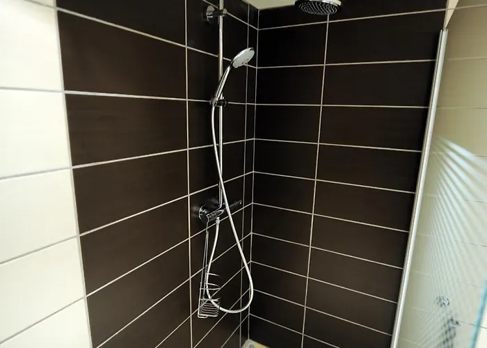 Hotel Restaurant Les Arcades 2*