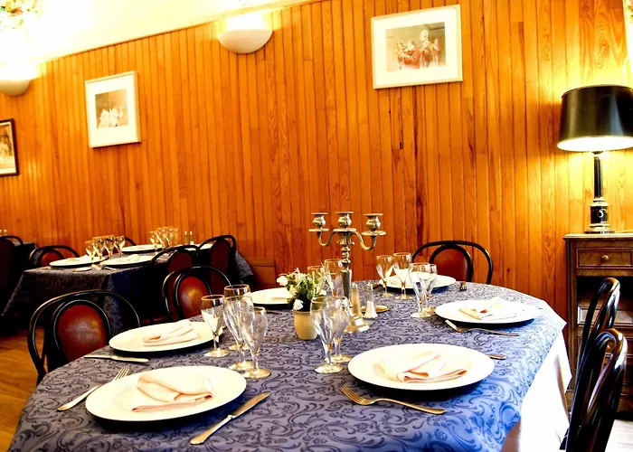 Hotel Restaurant Les Arcades 2*